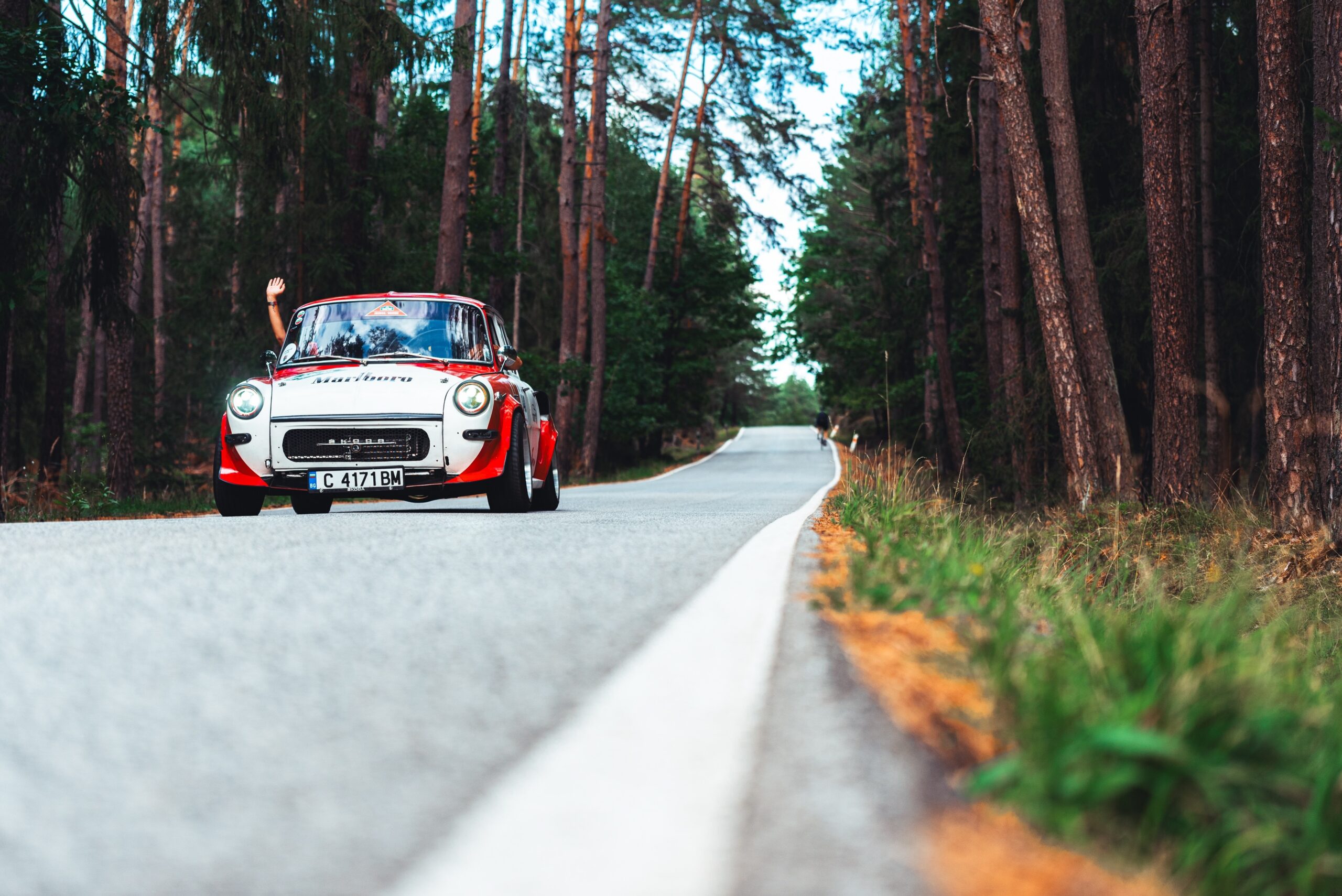 Historický automobil na trase